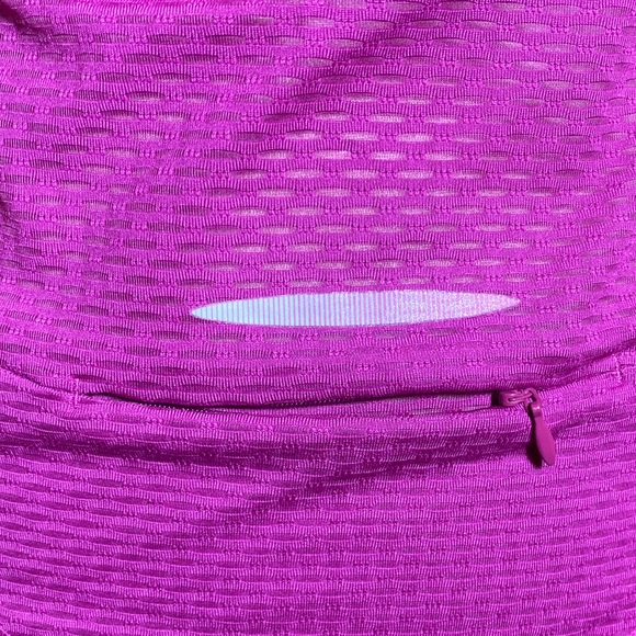 Woman’s Mesh Running UNDER ARMOUR Purple Heatgear Top, EUC, Sz SP - Picture 4 of 7